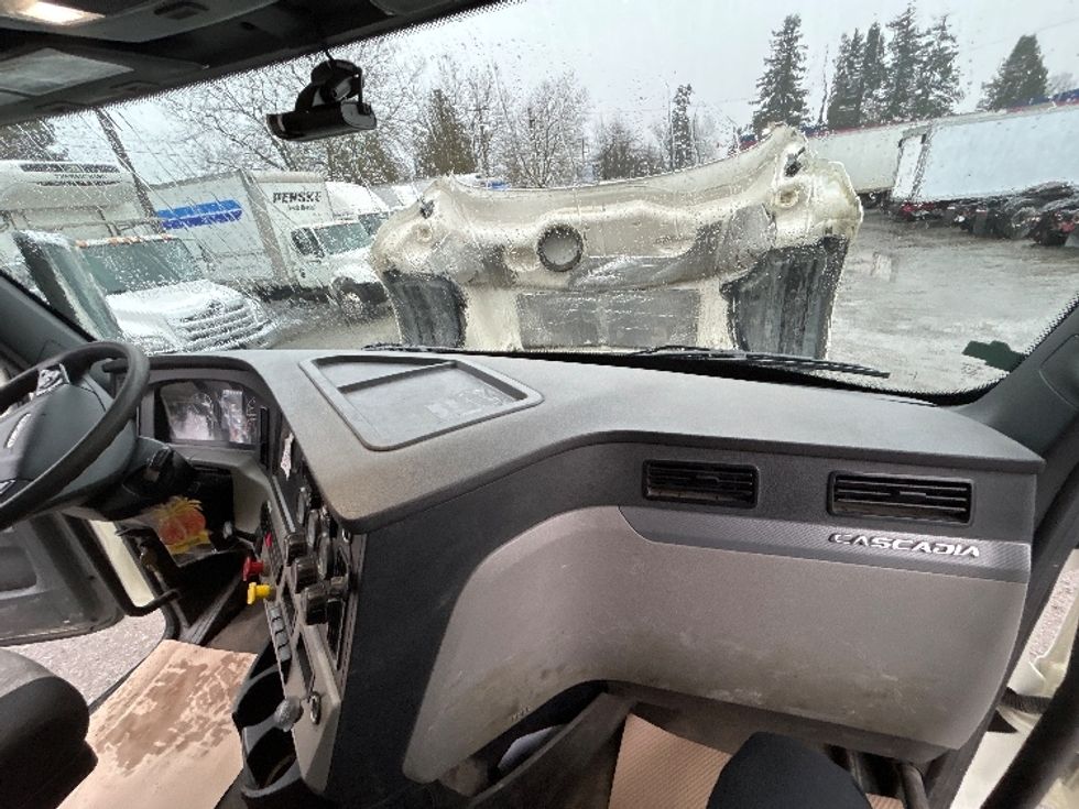 Day Cab Tractor-Heavy Duty Tractors-Freightliner-2019-T12664ST-Delta-BC-283,075\n\t\tkm-$ 63,500 - Image 13