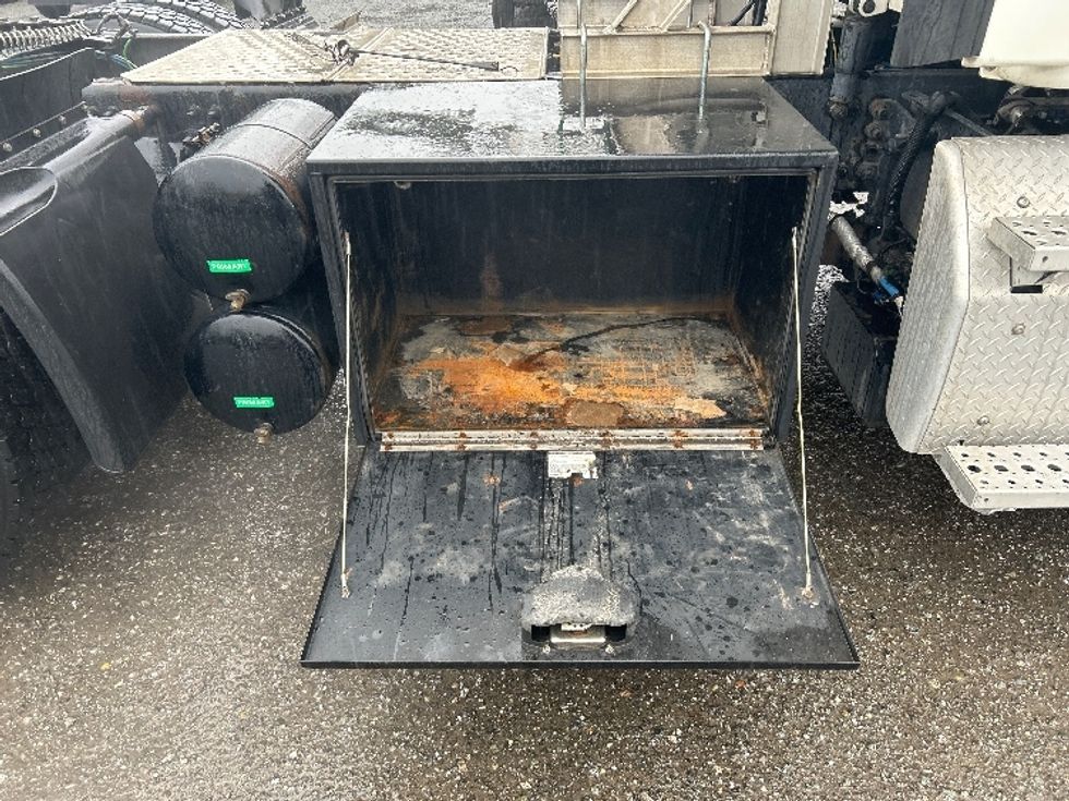 Day Cab Tractor-Heavy Duty Tractors-Freightliner-2019-T12664ST-Delta-BC-283,075\n\t\tkm-$ 63,500 - Image 18