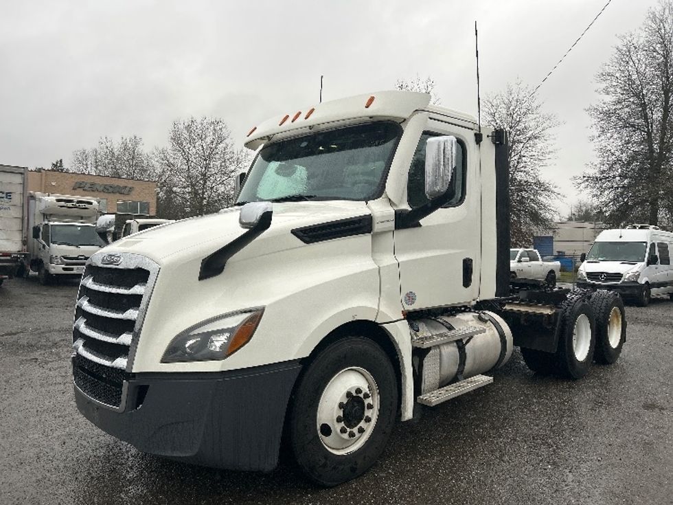 Day Cab Tractor-Heavy Duty Tractors-Freightliner-2019-T12664ST-Delta-BC-283,075\n\t\tkm-$ 63,500 - Image 3
