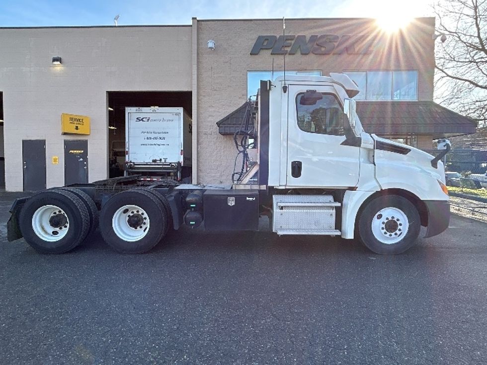 Day Cab Tractor-Heavy Duty Tractors-Freightliner-2019-T12664ST-Delta-BC-283,075\n\t\tkm-$ 63,500 - Image 8