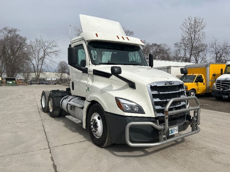 Day Cab Tractor-Heavy Duty Tractors-Freightliner-2019-T12664ST-Des Moines-IA-671,313\n\t\tmiles-$ 23,000 - Image 1
