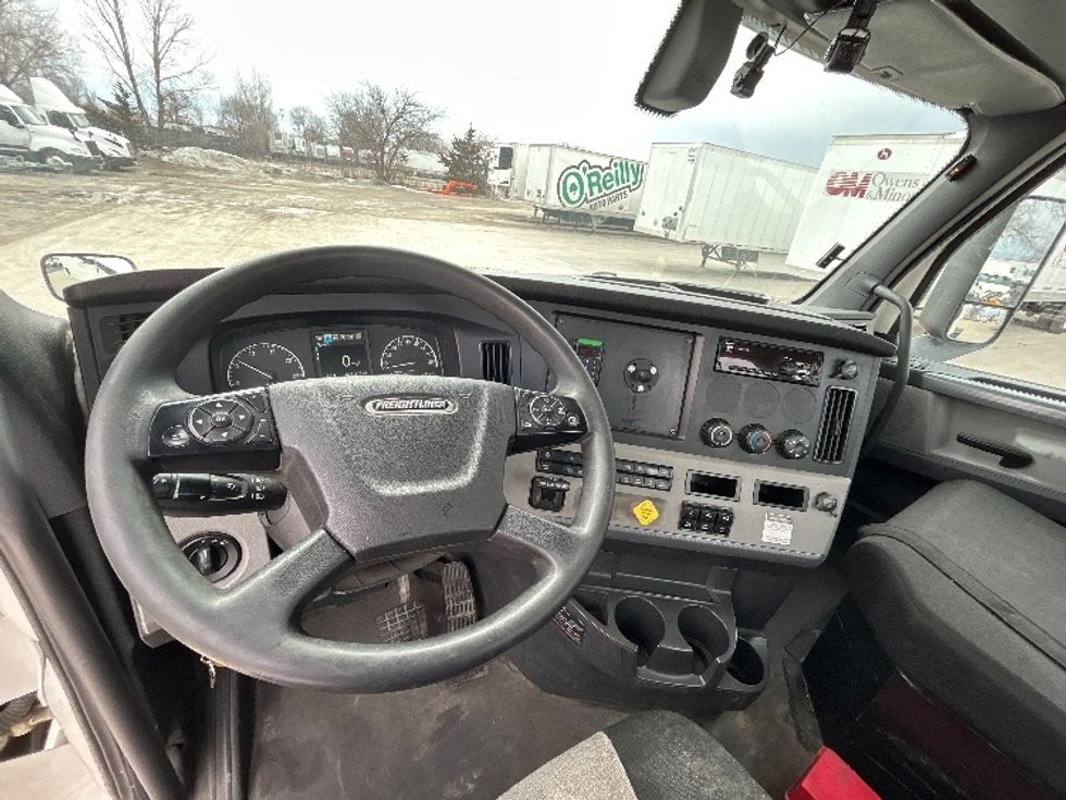 Day Cab Tractor-Heavy Duty Tractors-Freightliner-2019-T12664ST-Des Moines-IA-671,313\n\t\tmiles-$ 23,000 - Image 10