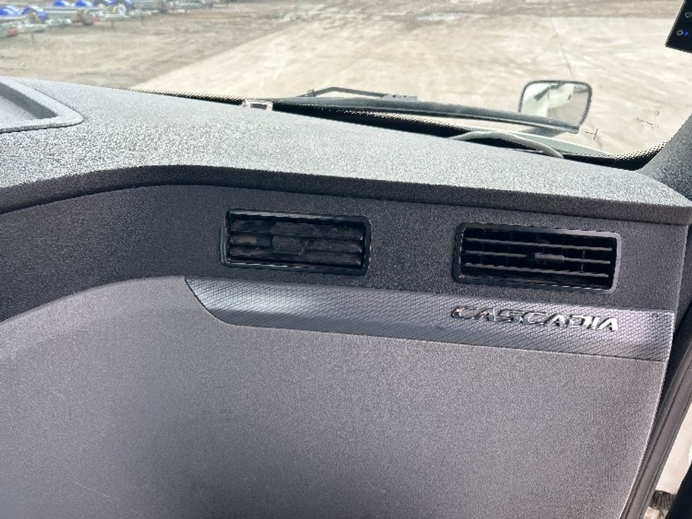 Day Cab Tractor-Heavy Duty Tractors-Freightliner-2019-T12664ST-Des Moines-IA-671,313\n\t\tmiles-$ 23,000 - Image 13