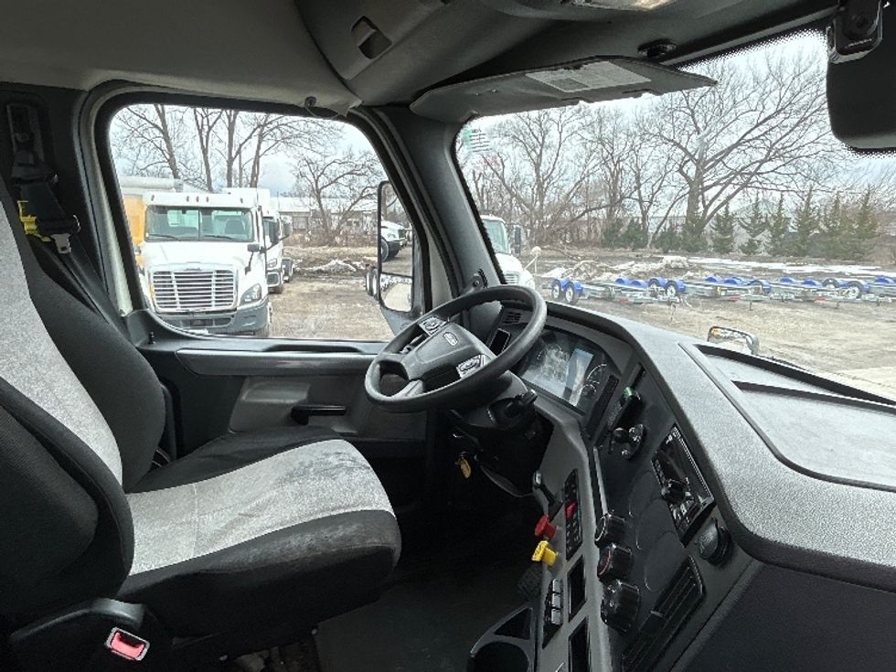 Day Cab Tractor-Heavy Duty Tractors-Freightliner-2019-T12664ST-Des Moines-IA-671,313\n\t\tmiles-$ 23,000 - Image 14
