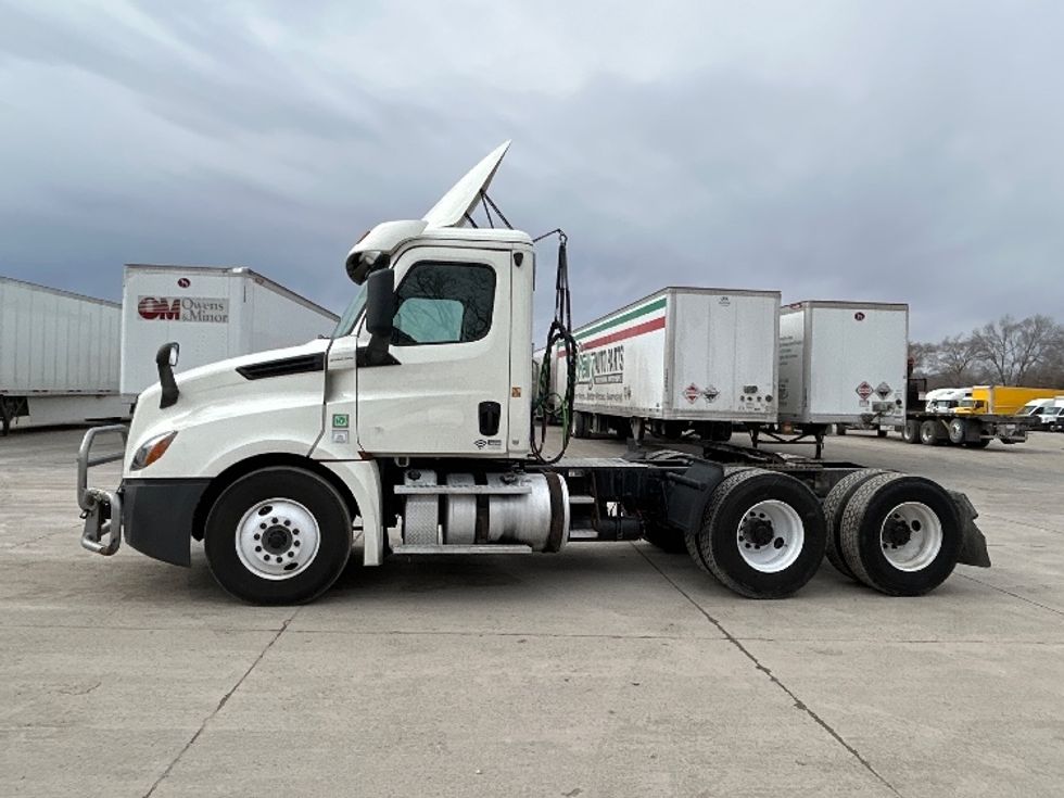 Day Cab Tractor-Heavy Duty Tractors-Freightliner-2019-T12664ST-Des Moines-IA-671,313\n\t\tmiles-$ 23,000 - Image 4