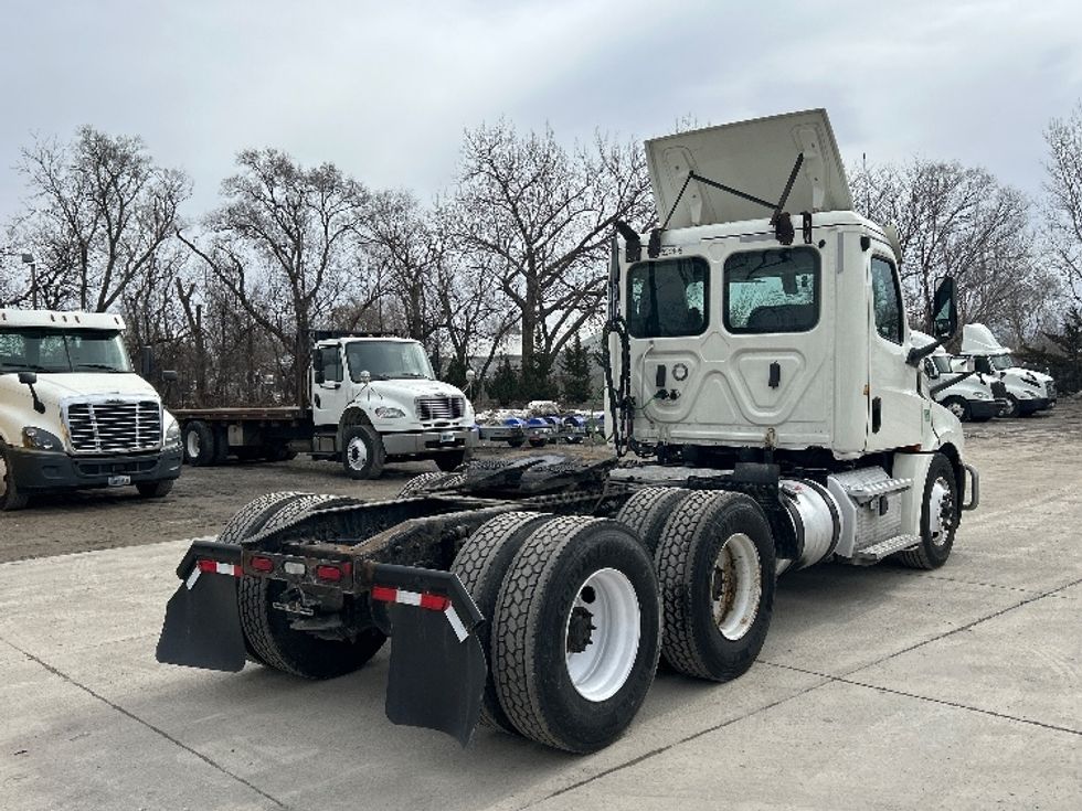 Day Cab Tractor-Heavy Duty Tractors-Freightliner-2019-T12664ST-Des Moines-IA-671,313\n\t\tmiles-$ 23,000 - Image 7