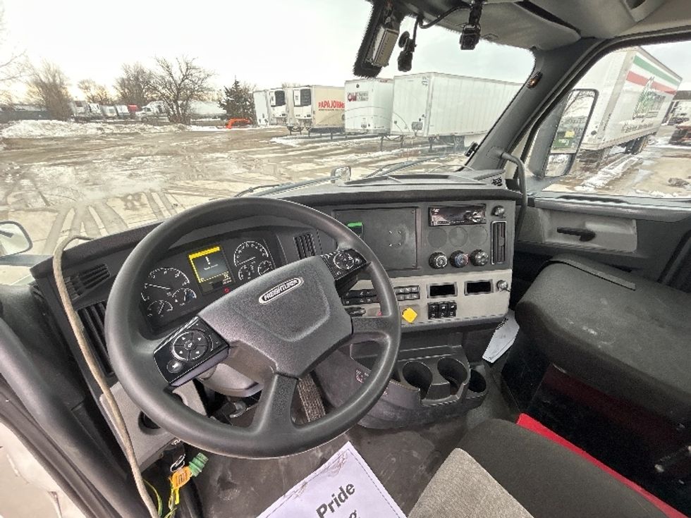 Day Cab Tractor-Heavy Duty Tractors-Freightliner-2019-T12664ST-Des Moines-IA-693,934\n\t\tmiles-$ 23,000 - Image 10