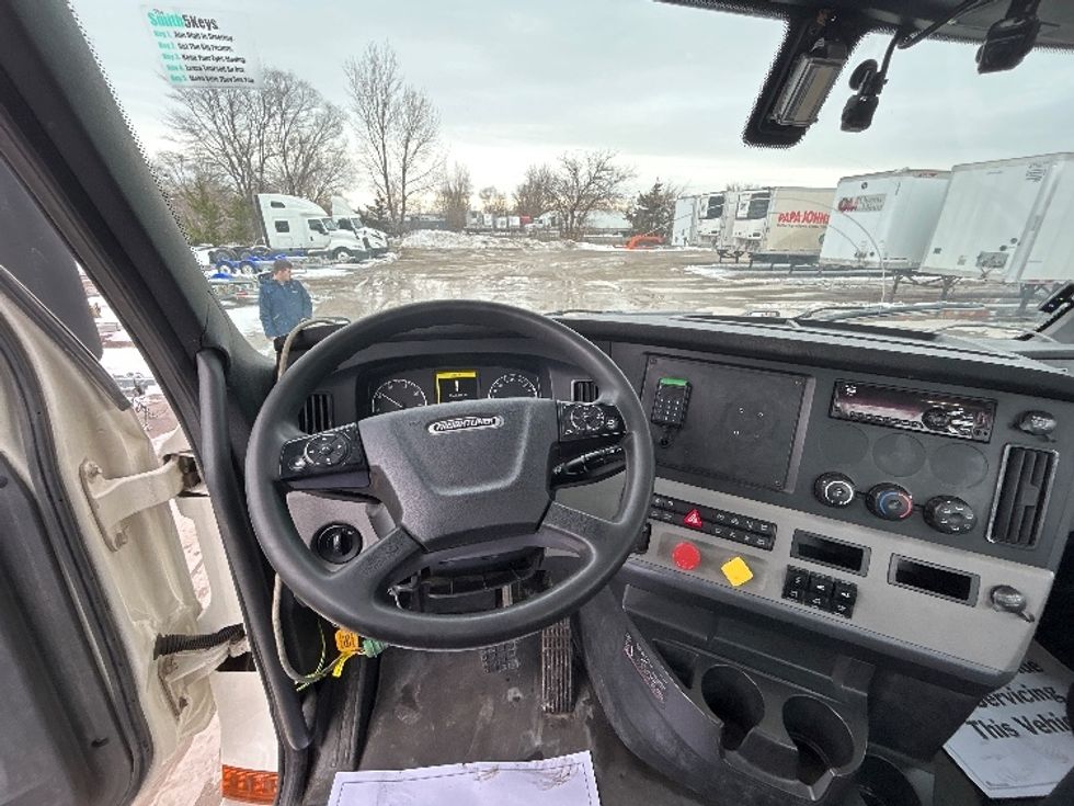 Day Cab Tractor-Heavy Duty Tractors-Freightliner-2019-T12664ST-Des Moines-IA-693,934\n\t\tmiles-$ 23,000 - Image 11