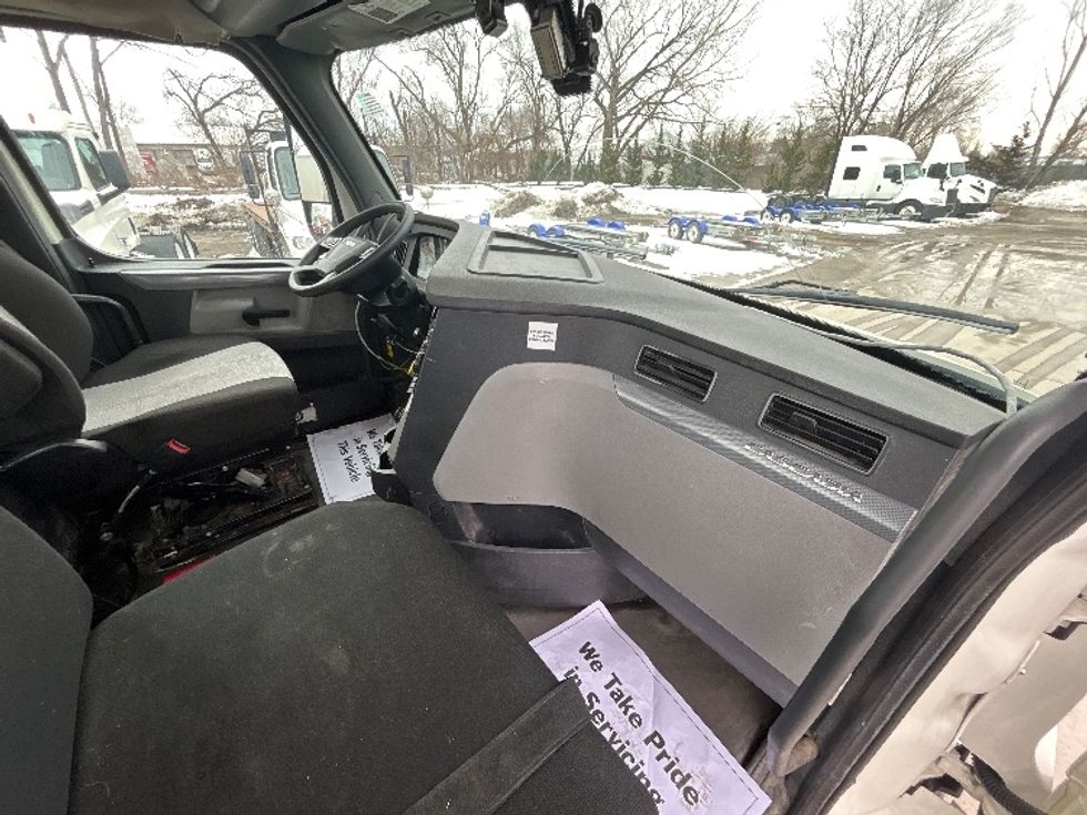 Day Cab Tractor-Heavy Duty Tractors-Freightliner-2019-T12664ST-Des Moines-IA-693,934\n\t\tmiles-$ 23,000 - Image 13