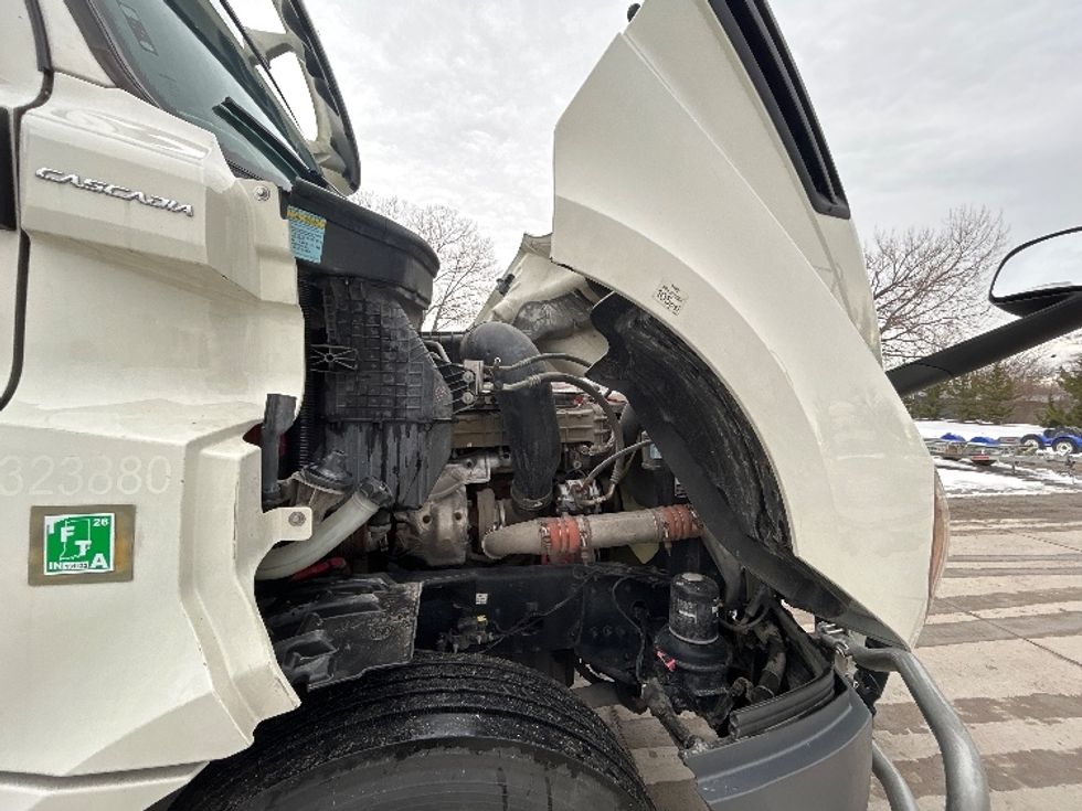 Day Cab Tractor-Heavy Duty Tractors-Freightliner-2019-T12664ST-Des Moines-IA-693,934\n\t\tmiles-$ 23,000 - Image 15