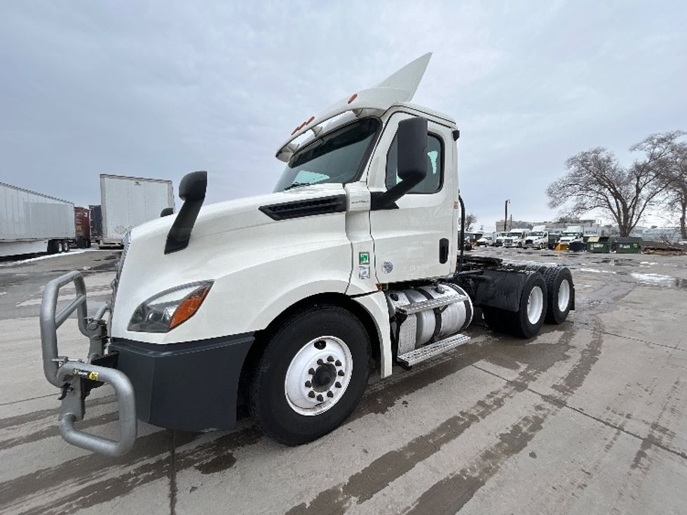 Day Cab Tractor-Heavy Duty Tractors-Freightliner-2019-T12664ST-Des Moines-IA-693,934\n\t\tmiles-$ 23,000 - Image 3