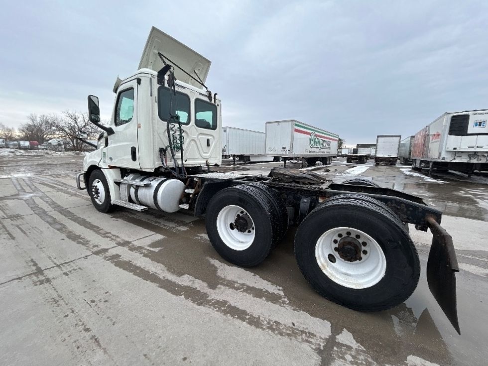 Day Cab Tractor-Heavy Duty Tractors-Freightliner-2019-T12664ST-Des Moines-IA-693,934\n\t\tmiles-$ 23,000 - Image 5