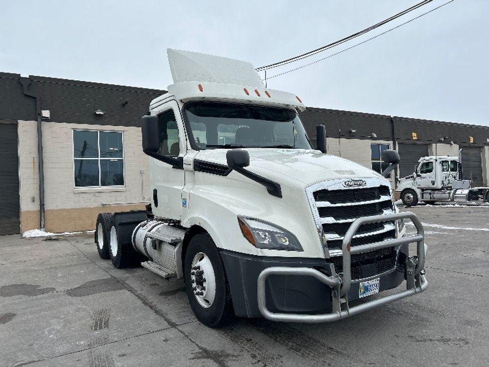 Day Cab Tractor-Heavy Duty Tractors-Freightliner-2019-T12664ST-Des Moines-IA-807,996\n\t\tmiles-$ 23,000 - Image 1