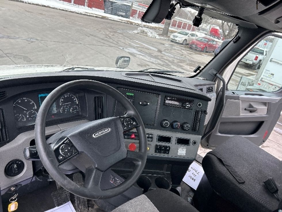 Day Cab Tractor-Heavy Duty Tractors-Freightliner-2019-T12664ST-Des Moines-IA-807,996\n\t\tmiles-$ 23,000 - Image 10