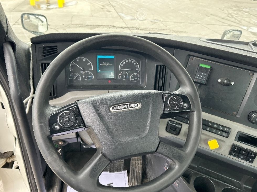 Day Cab Tractor-Heavy Duty Tractors-Freightliner-2019-T12664ST-Des Moines-IA-807,996\n\t\tmiles-$ 23,000 - Image 11