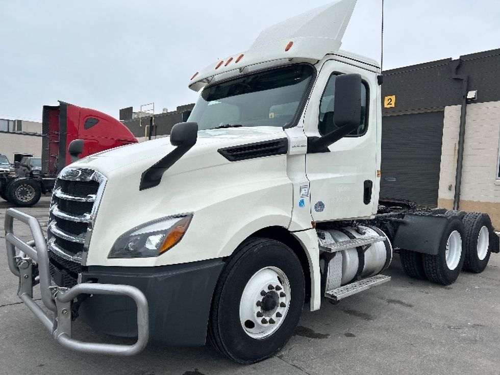 Day Cab Tractor-Heavy Duty Tractors-Freightliner-2019-T12664ST-Des Moines-IA-807,996\n\t\tmiles-$ 23,000 - Image 17