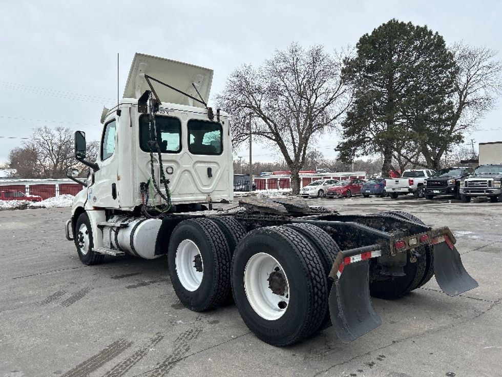 Day Cab Tractor-Heavy Duty Tractors-Freightliner-2019-T12664ST-Des Moines-IA-807,996\n\t\tmiles-$ 23,000 - Image 5