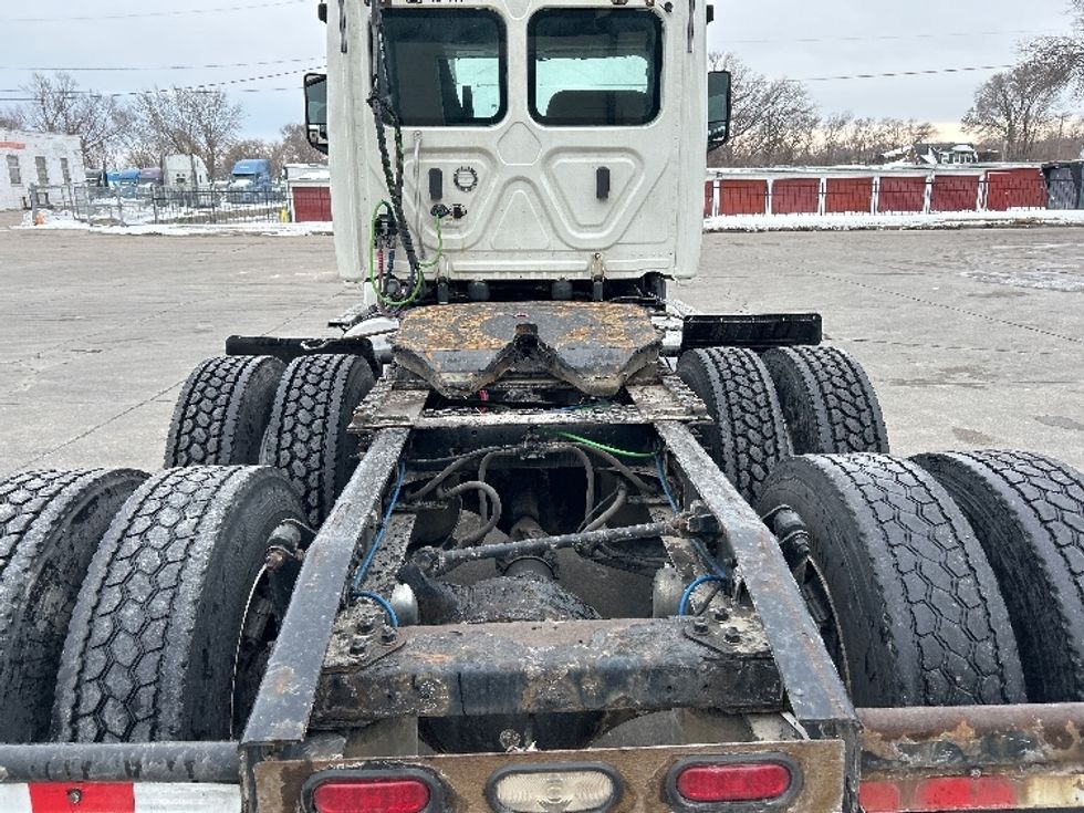 Day Cab Tractor-Heavy Duty Tractors-Freightliner-2019-T12664ST-Des Moines-IA-807,996\n\t\tmiles-$ 23,000 - Image 6