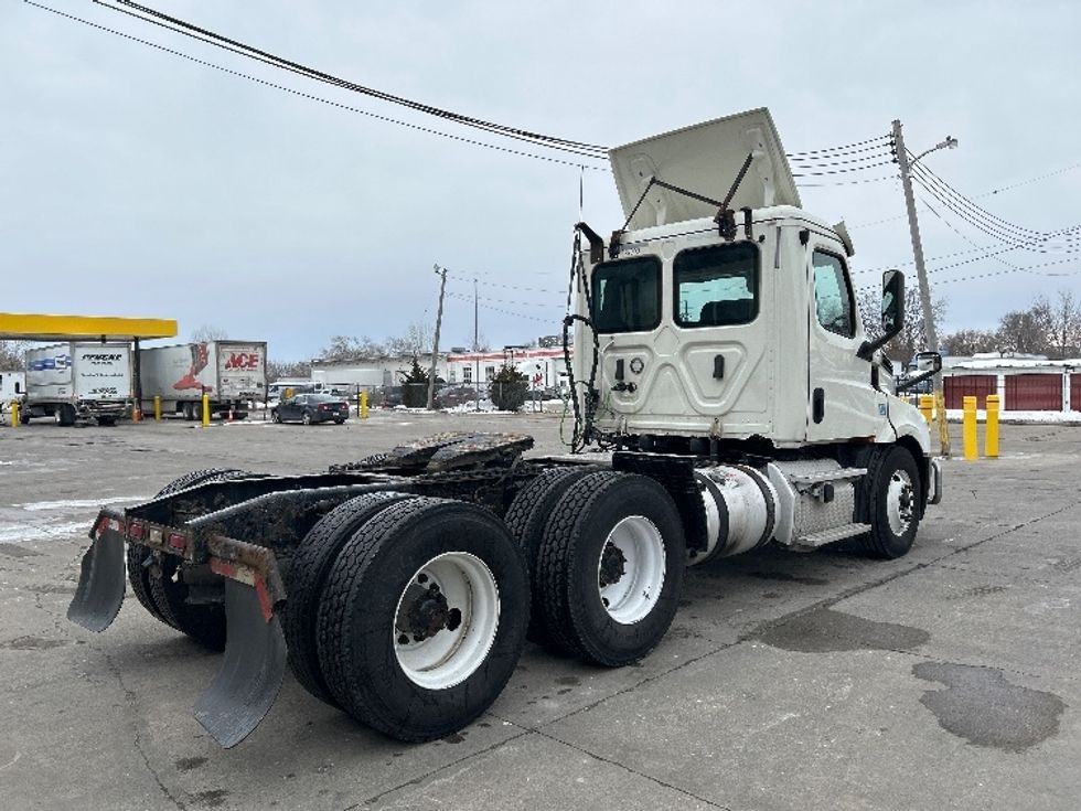 Day Cab Tractor-Heavy Duty Tractors-Freightliner-2019-T12664ST-Des Moines-IA-807,996\n\t\tmiles-$ 23,000 - Image 7