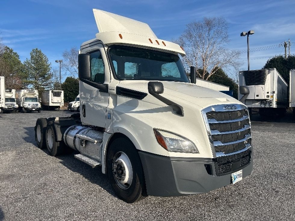 Day Cab Tractor-Heavy Duty Tractors-Freightliner-2019-T12664ST-Duluth-GA-342,355\n\t\tmiles-$ 47,250 - Image 1