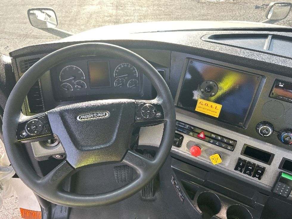 Day Cab Tractor-Heavy Duty Tractors-Freightliner-2019-T12664ST-Duluth-GA-342,355\n\t\tmiles-$ 47,250 - Image 11