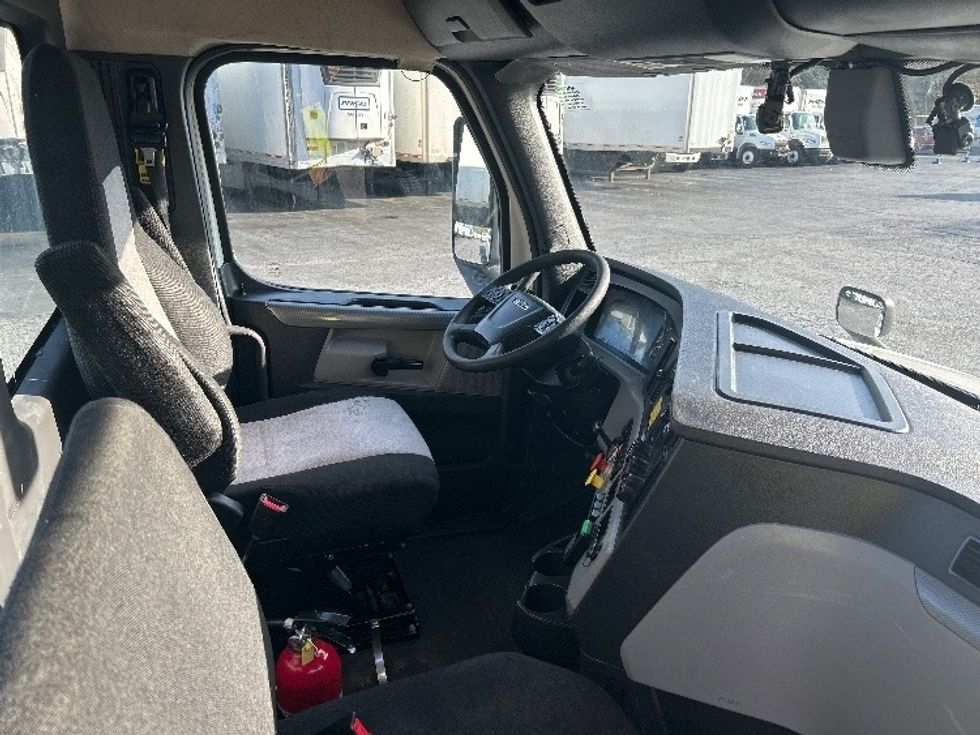 Day Cab Tractor-Heavy Duty Tractors-Freightliner-2019-T12664ST-Duluth-GA-342,355\n\t\tmiles-$ 47,250 - Image 14