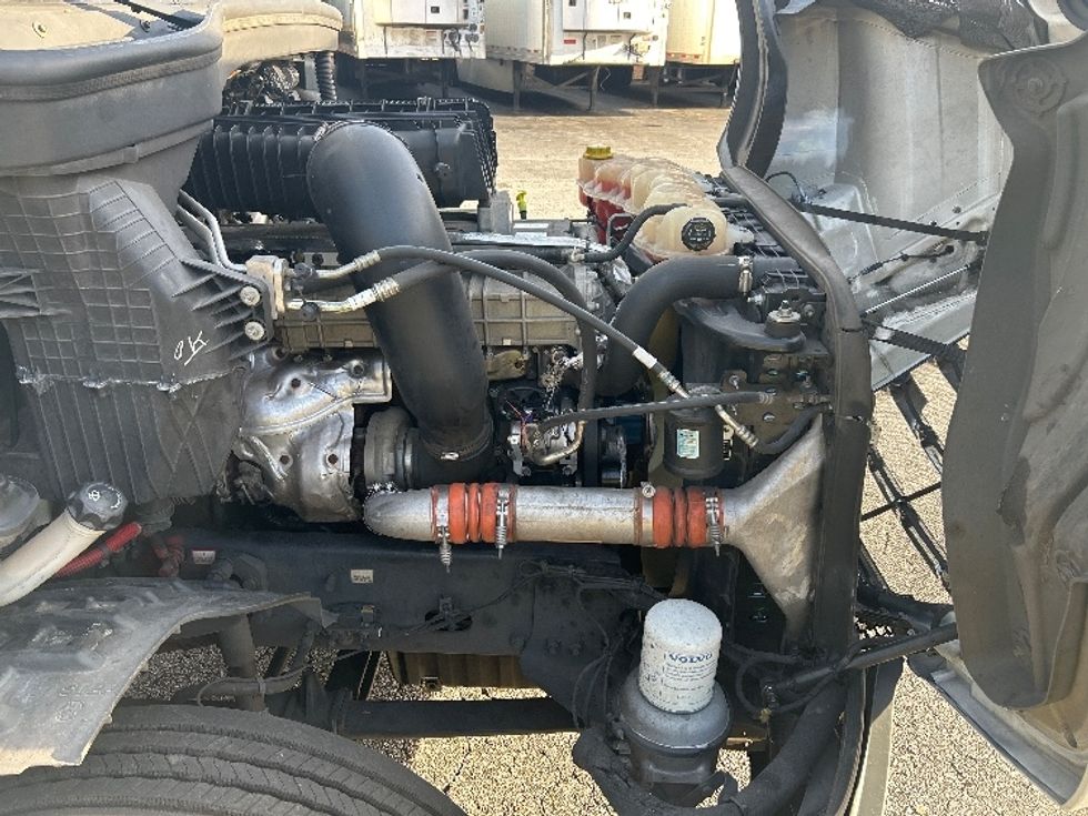 Day Cab Tractor-Heavy Duty Tractors-Freightliner-2019-T12664ST-Duluth-GA-342,355\n\t\tmiles-$ 47,250 - Image 15