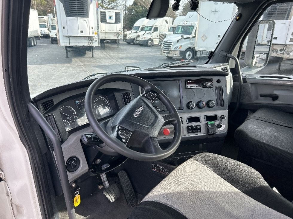 Day Cab Tractor-Heavy Duty Tractors-Freightliner-2019-T12664ST-Duluth-GA-363,602\n\t\tmiles-$ 45,250 - Image 10