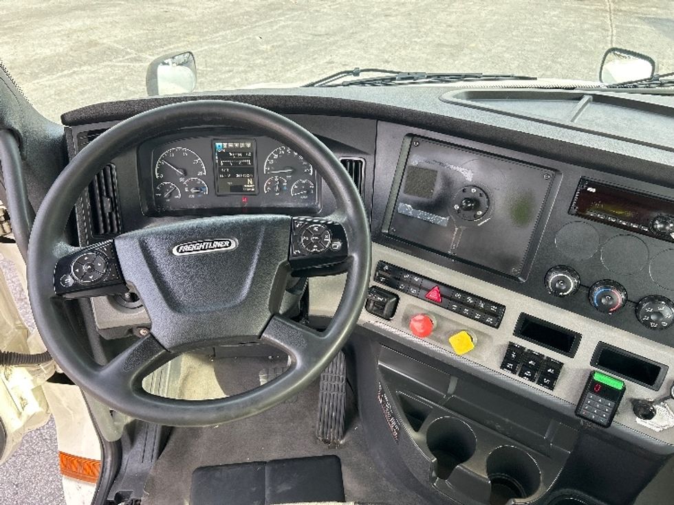 Day Cab Tractor-Heavy Duty Tractors-Freightliner-2019-T12664ST-Duluth-GA-363,602\n\t\tmiles-$ 45,250 - Image 11
