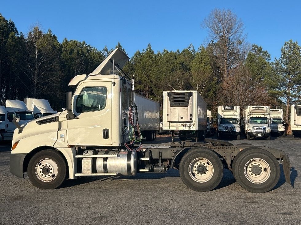 Day Cab Tractor-Heavy Duty Tractors-Freightliner-2019-T12664ST-Duluth-GA-363,602\n\t\tmiles-$ 45,250 - Image 4