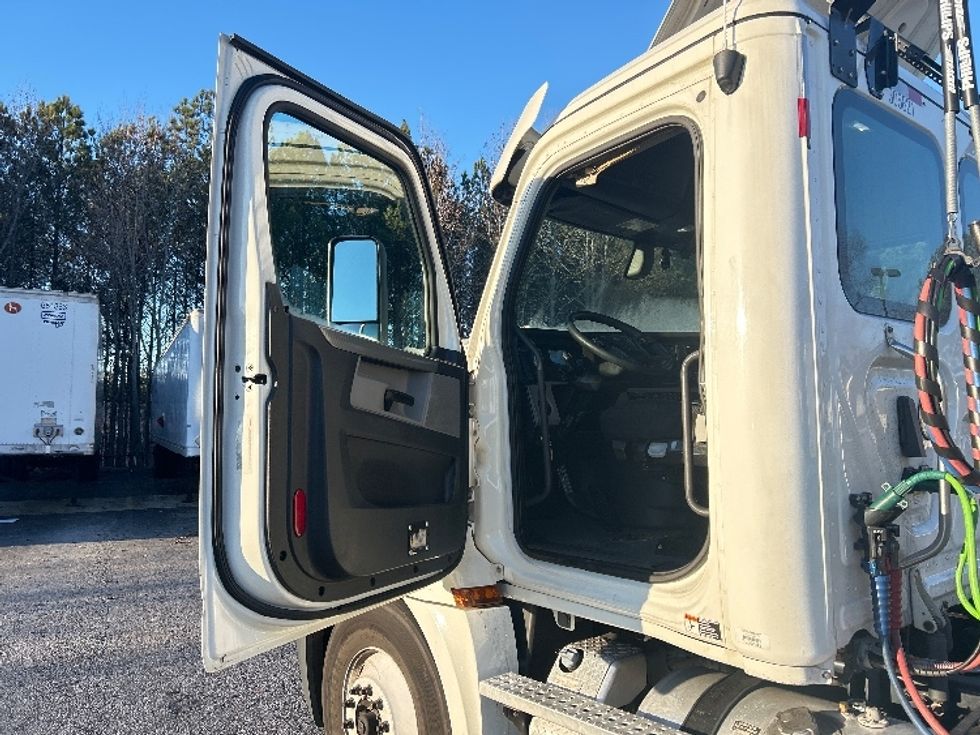 Day Cab Tractor-Heavy Duty Tractors-Freightliner-2019-T12664ST-Duluth-GA-363,602\n\t\tmiles-$ 45,250 - Image 9