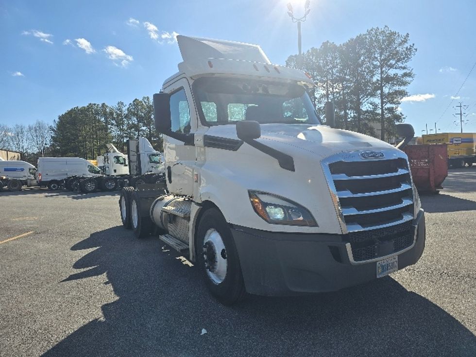 Day Cab Tractor-Heavy Duty Tractors-Freightliner-2019-T12664ST-Duluth-GA-407,758\n\t\tmiles-$ 44,500 - Image 1