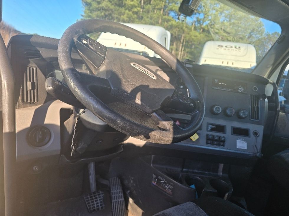 Day Cab Tractor-Heavy Duty Tractors-Freightliner-2019-T12664ST-Duluth-GA-407,758\n\t\tmiles-$ 44,500 - Image 10
