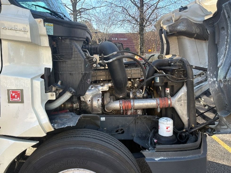 Day Cab Tractor-Heavy Duty Tractors-Freightliner-2019-T12664ST-Duluth-GA-407,758\n\t\tmiles-$ 44,500 - Image 15