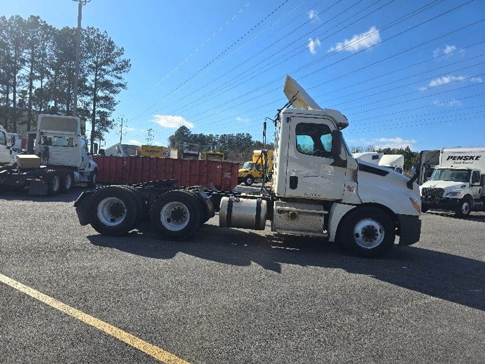 Day Cab Tractor-Heavy Duty Tractors-Freightliner-2019-T12664ST-Duluth-GA-407,758\n\t\tmiles-$ 44,500 - Image 8