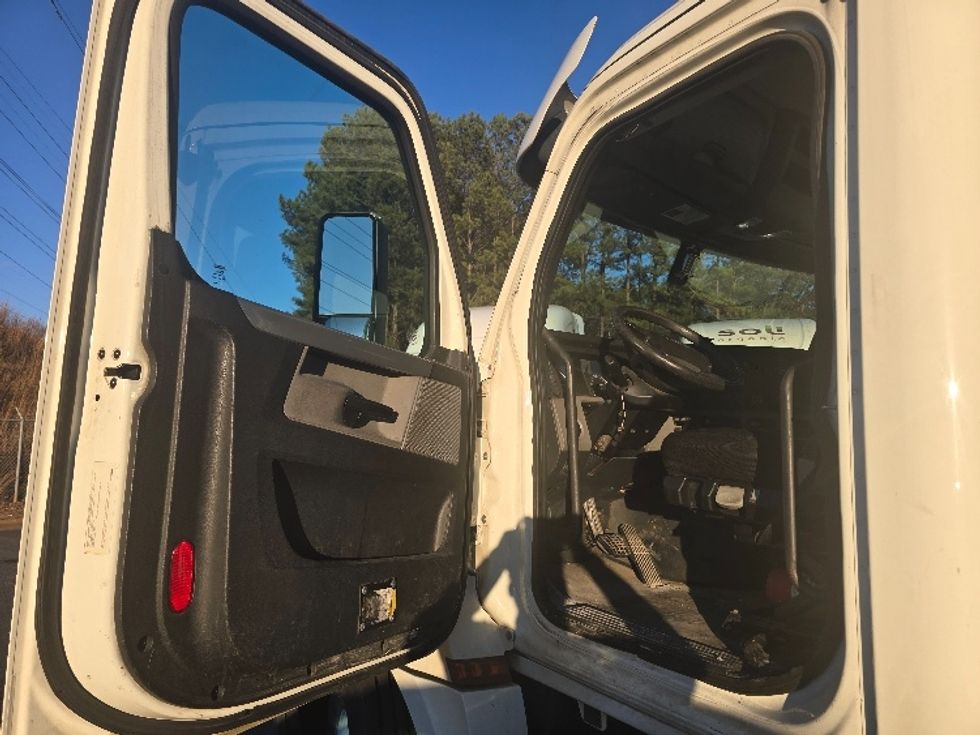 Day Cab Tractor-Heavy Duty Tractors-Freightliner-2019-T12664ST-Duluth-GA-407,758\n\t\tmiles-$ 44,500 - Image 9