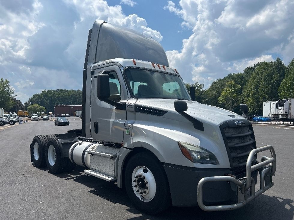 Day Cab Tractor-Heavy Duty Tractors-Freightliner-2019-T12664ST-Duluth-GA-660,841\n\t\tmiles-$ 27,500 - Image 1