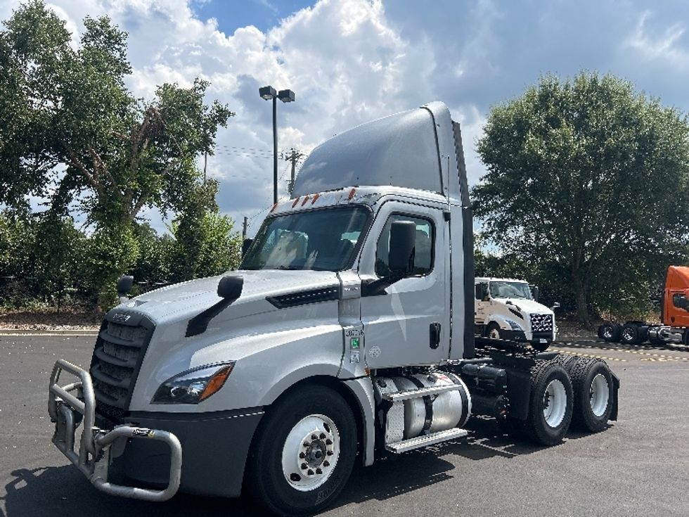 Day Cab Tractor-Heavy Duty Tractors-Freightliner-2019-T12664ST-Duluth-GA-660,841\n\t\tmiles-$ 27,500 - Image 3