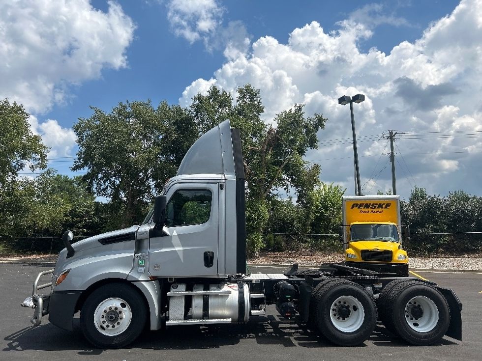 Day Cab Tractor-Heavy Duty Tractors-Freightliner-2019-T12664ST-Duluth-GA-660,841\n\t\tmiles-$ 27,500 - Image 4