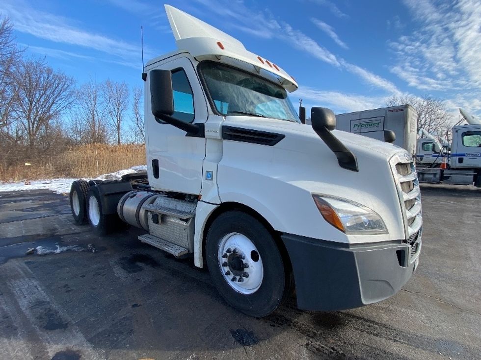 Day Cab Tractor-Heavy Duty Tractors-Freightliner-2019-T12664ST-East Chicago-IN-242,292\n\t\tmiles-$ 49,750 - Image 1