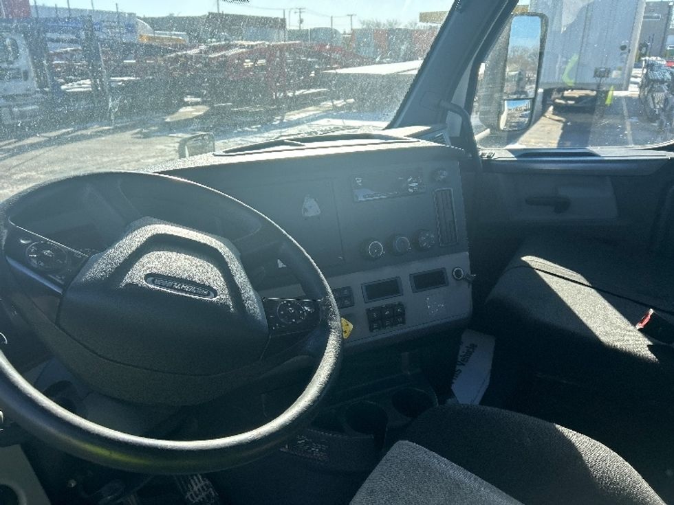Day Cab Tractor-Heavy Duty Tractors-Freightliner-2019-T12664ST-East Chicago-IN-242,292\n\t\tmiles-$ 49,750 - Image 10