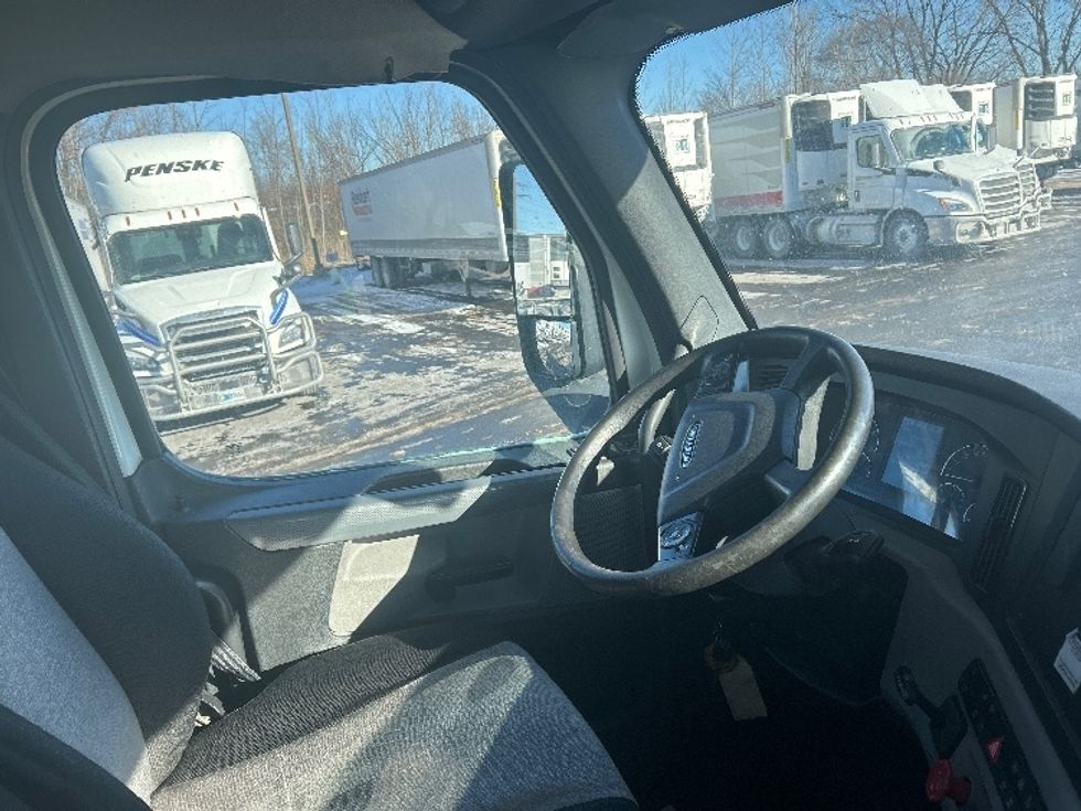 Day Cab Tractor-Heavy Duty Tractors-Freightliner-2019-T12664ST-East Chicago-IN-242,292\n\t\tmiles-$ 49,750 - Image 14