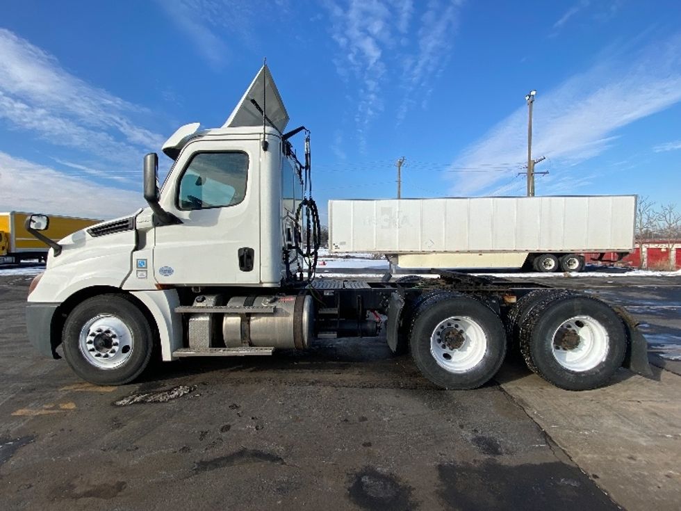 Day Cab Tractor-Heavy Duty Tractors-Freightliner-2019-T12664ST-East Chicago-IN-242,292\n\t\tmiles-$ 49,750 - Image 4