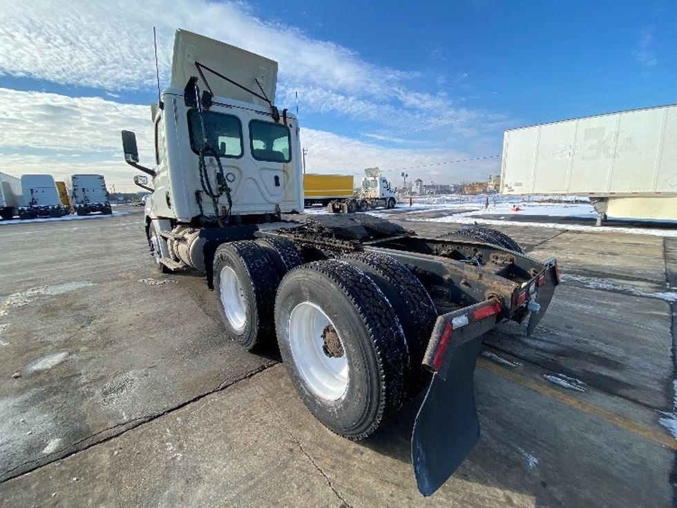 Day Cab Tractor-Heavy Duty Tractors-Freightliner-2019-T12664ST-East Chicago-IN-242,292\n\t\tmiles-$ 49,750 - Image 5