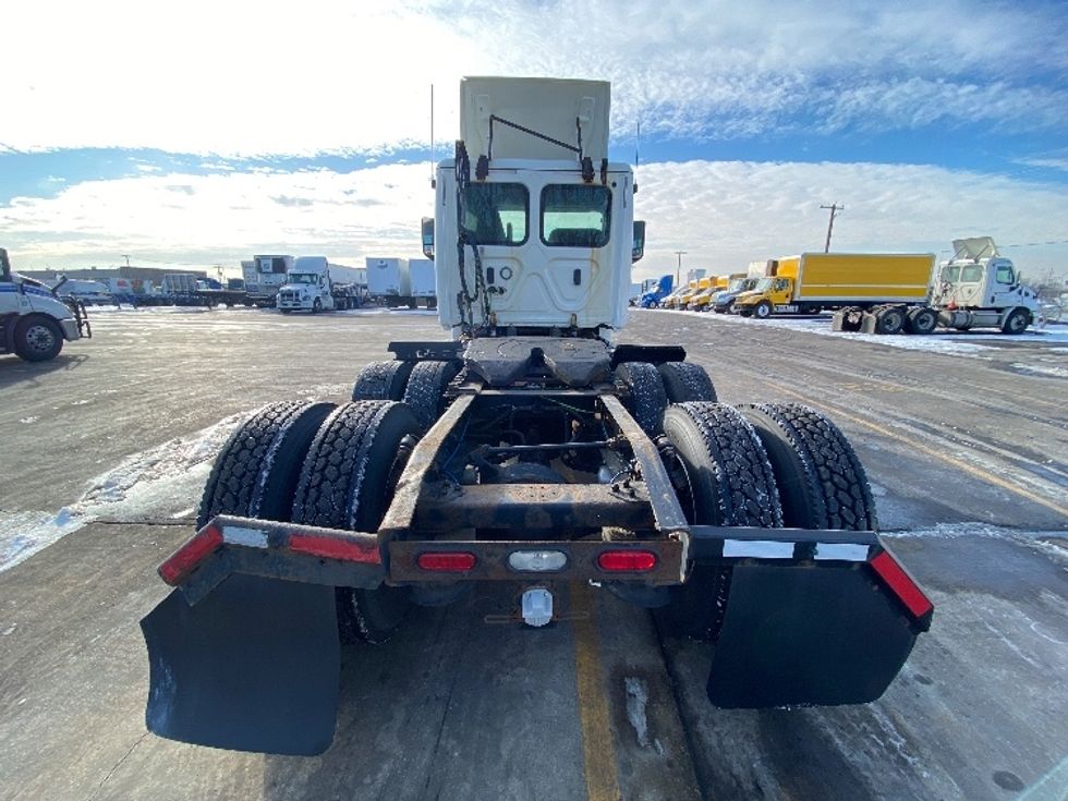 Day Cab Tractor-Heavy Duty Tractors-Freightliner-2019-T12664ST-East Chicago-IN-242,292\n\t\tmiles-$ 49,750 - Image 6