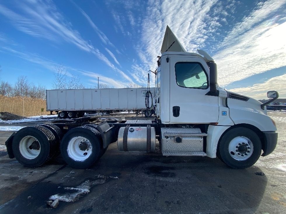 Day Cab Tractor-Heavy Duty Tractors-Freightliner-2019-T12664ST-East Chicago-IN-242,292\n\t\tmiles-$ 49,750 - Image 8