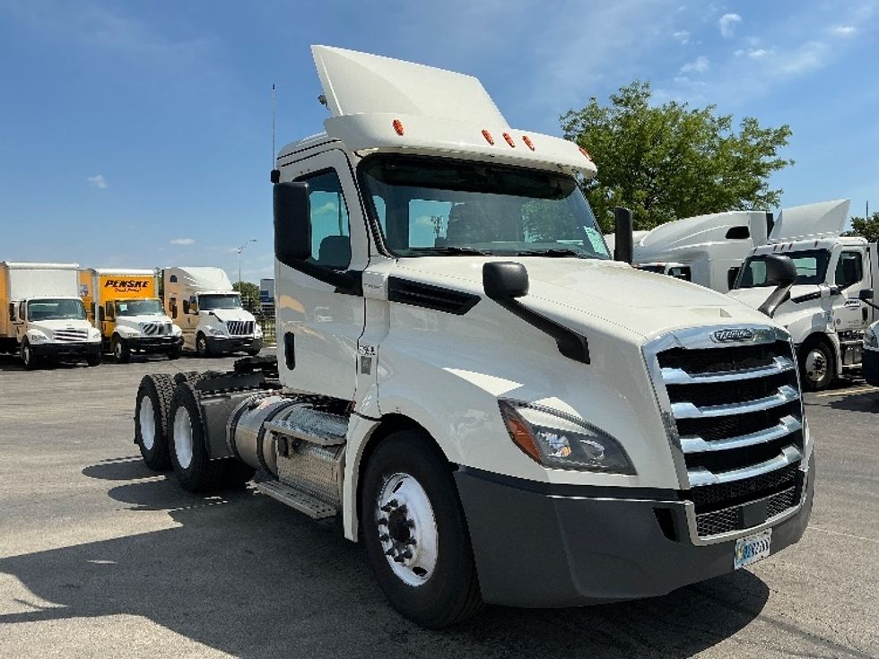 Day Cab Tractor-Heavy Duty Tractors-Freightliner-2019-T12664ST-East Chicago-IN-248,361\n\t\tmiles-$ 54,500 - Image 1