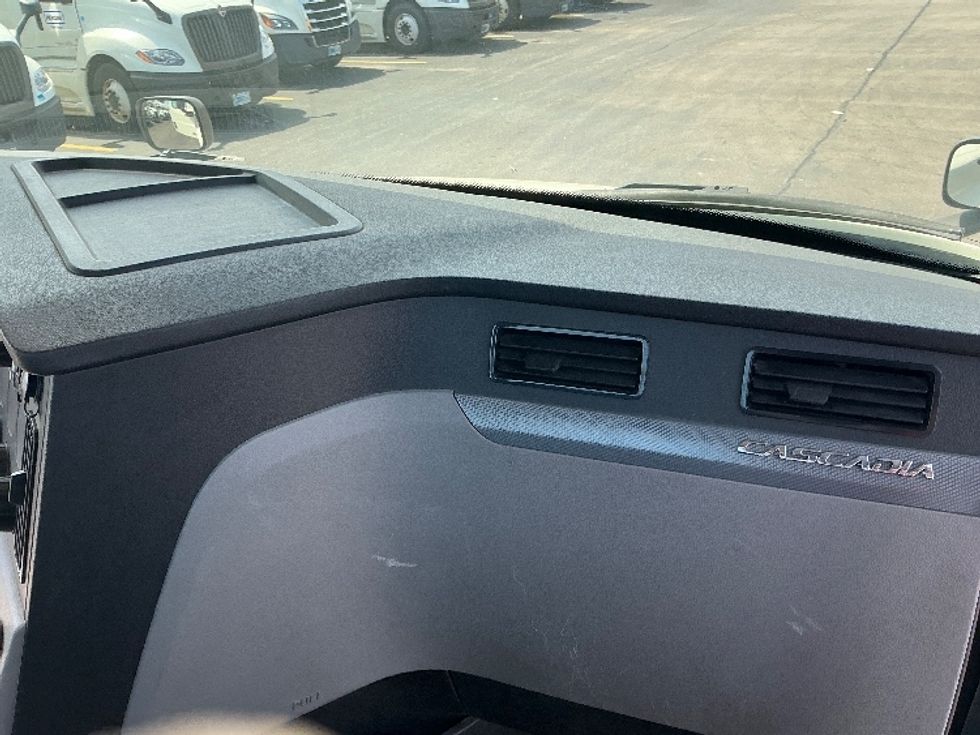 Day Cab Tractor-Heavy Duty Tractors-Freightliner-2019-T12664ST-East Chicago-IN-248,361\n\t\tmiles-$ 54,500 - Image 13