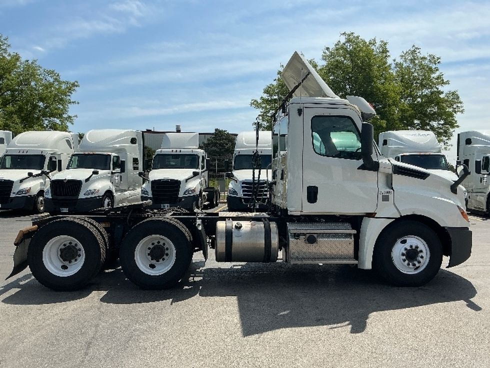 Day Cab Tractor-Heavy Duty Tractors-Freightliner-2019-T12664ST-East Chicago-IN-248,361\n\t\tmiles-$ 54,500 - Image 8