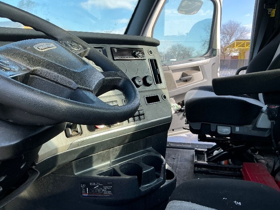Day Cab Tractor-Heavy Duty Tractors-Freightliner-2019-T12664ST-East Chicago-IN-282,316\n\t\tmiles-$ 48,750 - Image 10